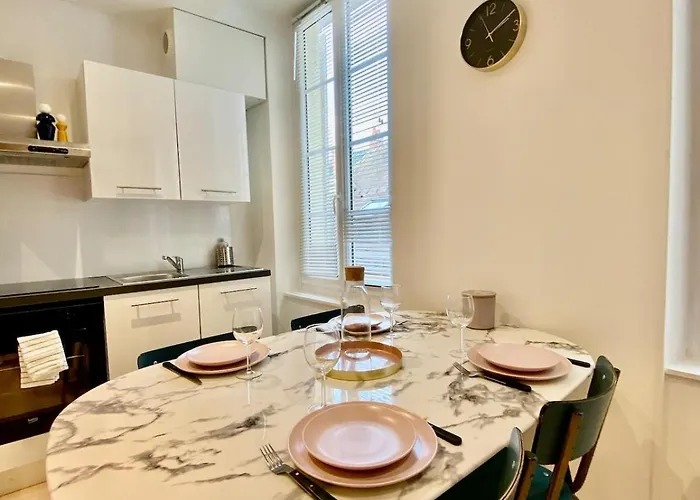 Confortable En Plein Centre Historique דירה קאין