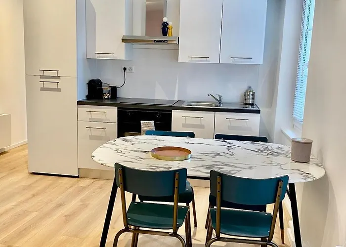 Confortable En Plein Centre Historique דירה *